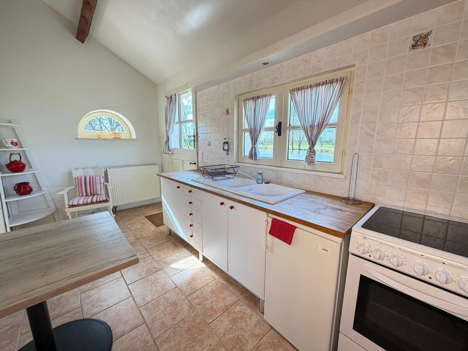 microwave, oven, stove, kitchen