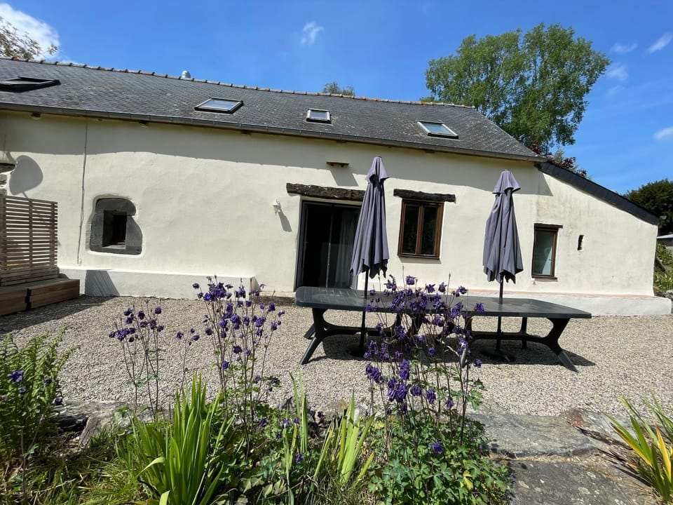 Property building, Patio, Garden, Dining area, Garden view