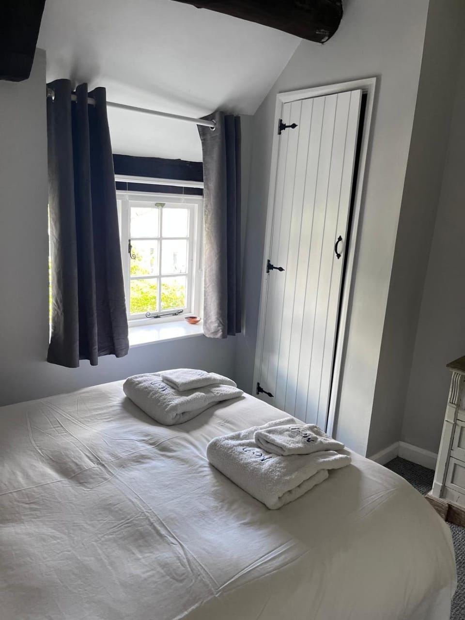 Bed, Bedroom, towels, wardrobe