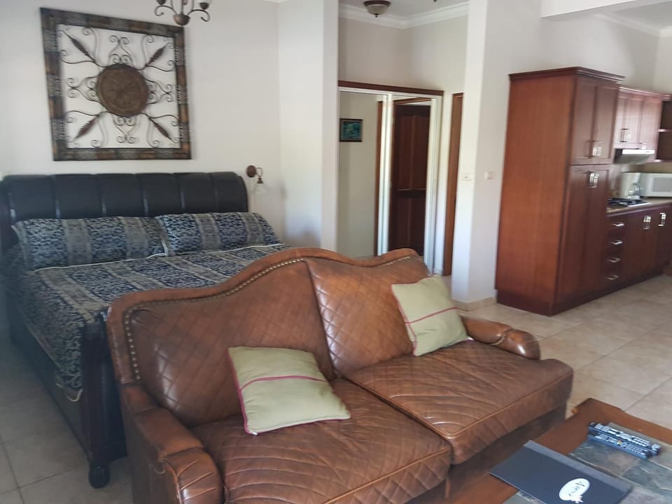 Bed, Seating area