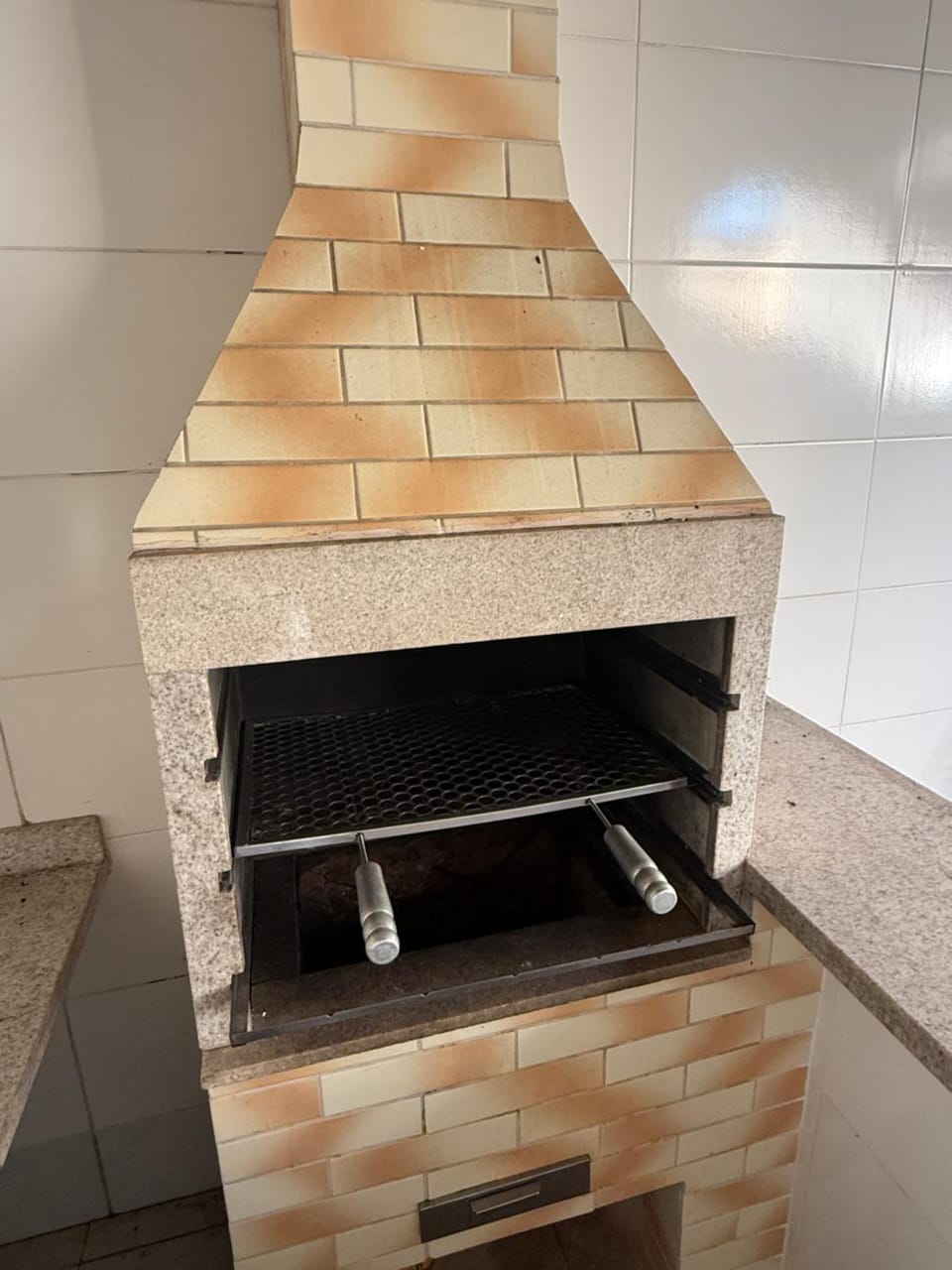Sobrado MotoGp Premium com traslado e atendimento completo aos hóspedes House in Goiania