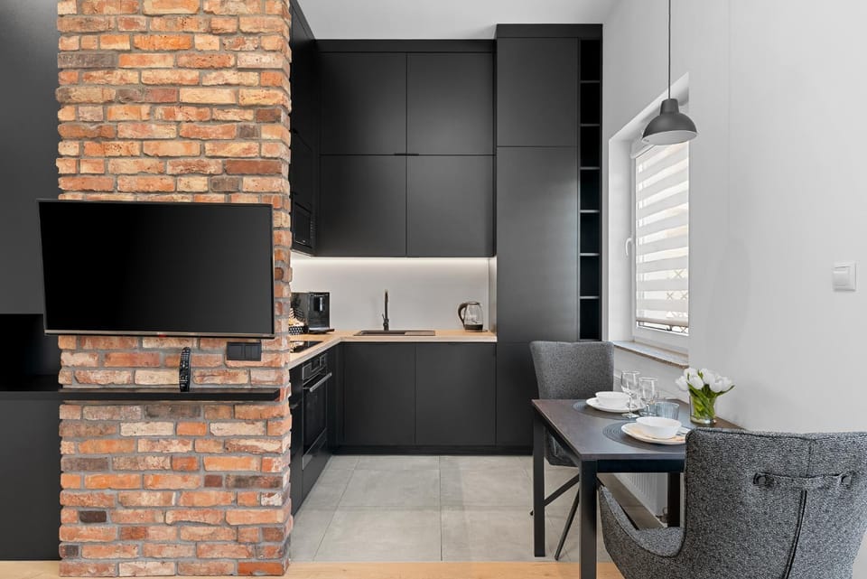 Kitchen or kitchenette, Dining area