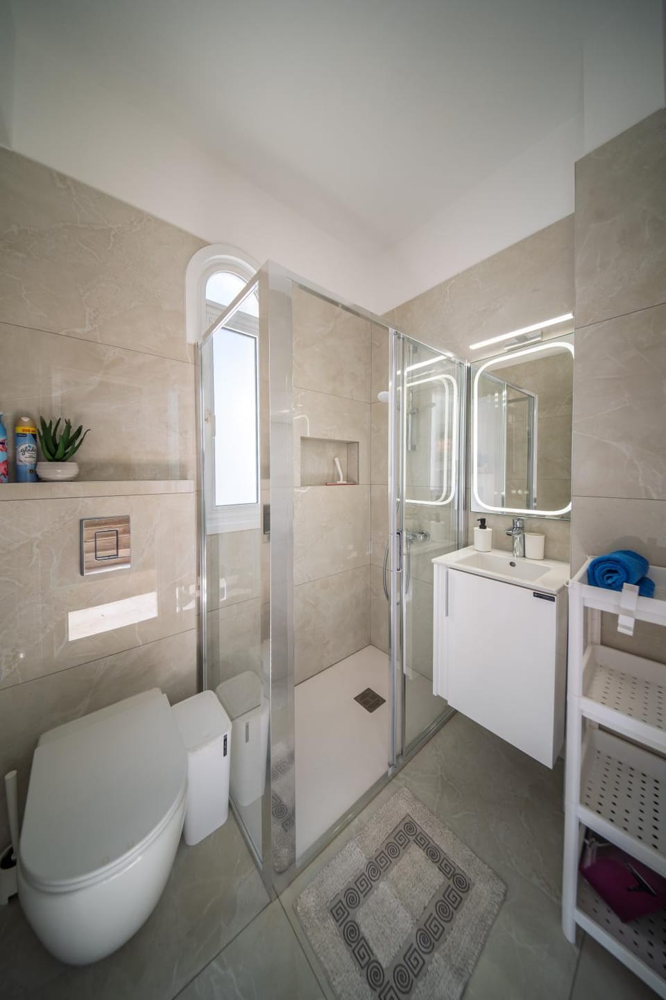 Shower, Toilet, Bathroom, towels