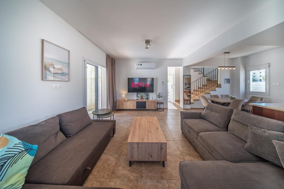 Communal lounge/ TV room, TV and multimedia, Living room, Seating area