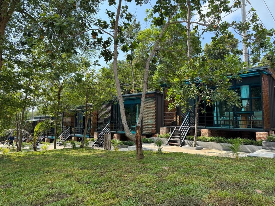 Property building, Natural landscape, Garden, Garden view
