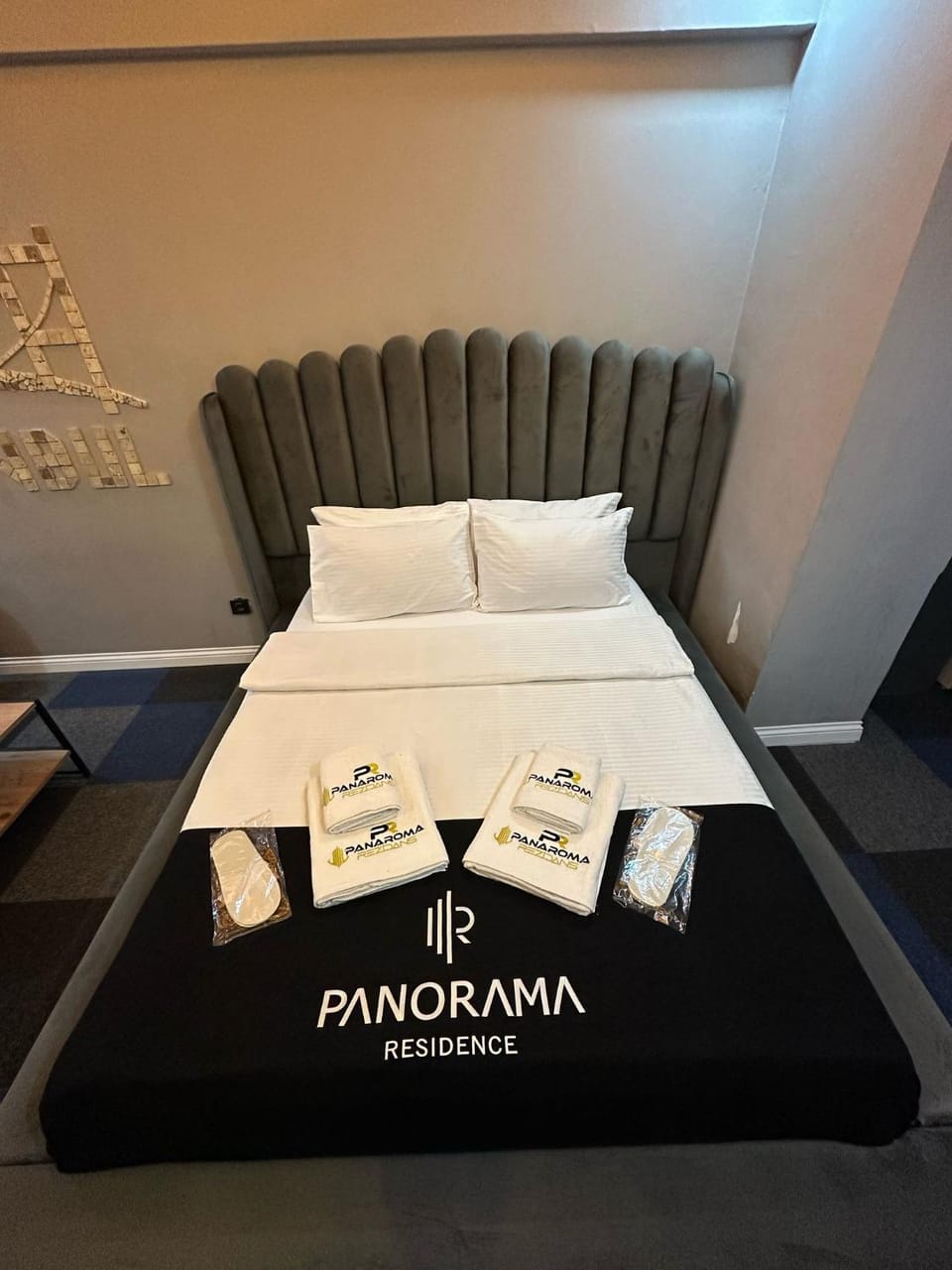 Bed, Living room, Photo of the whole room, Seating area, Bedroom, towels