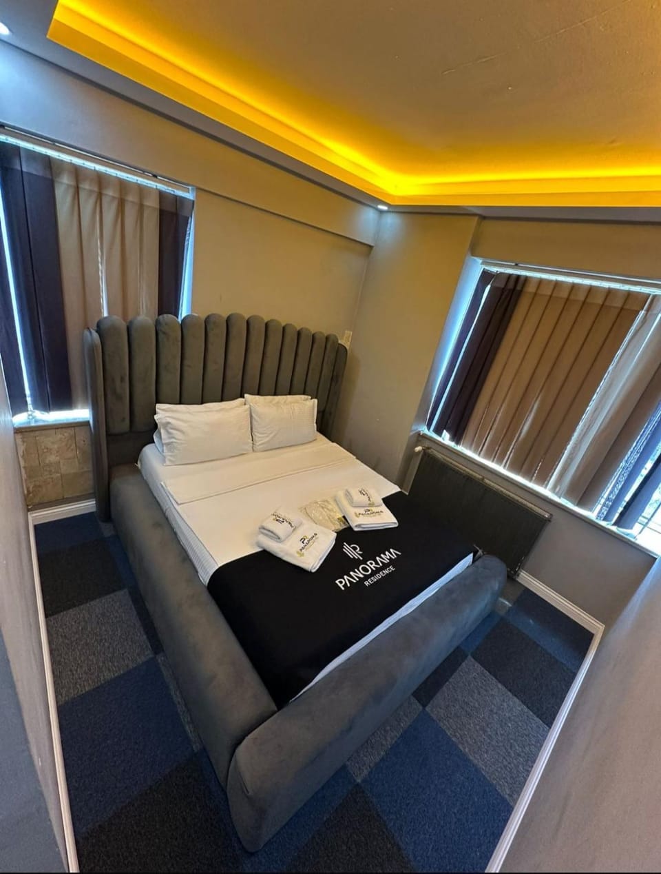 Bed, Living room, Photo of the whole room, Seating area, Bedroom, towels