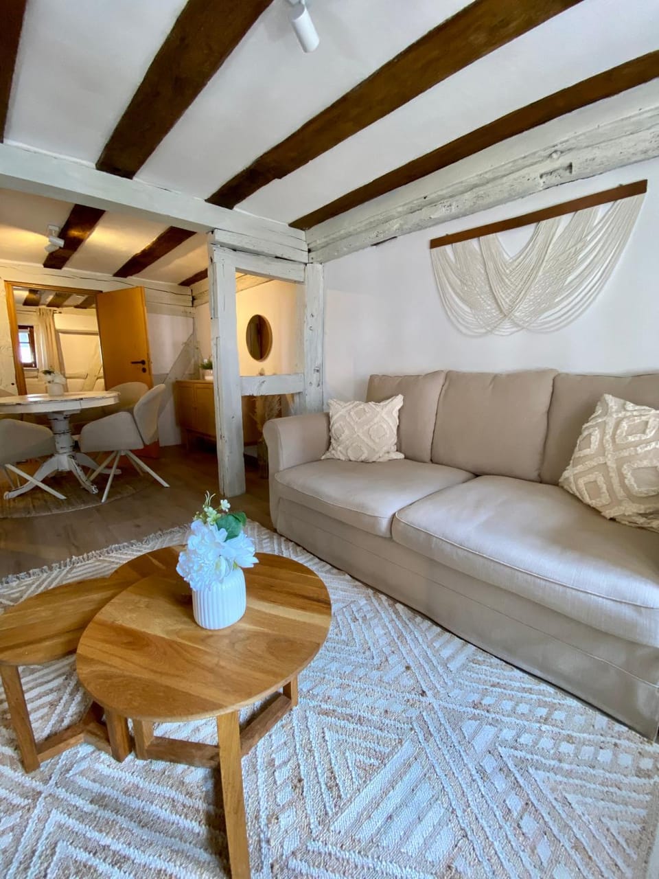Living room, Seating area, Dining area