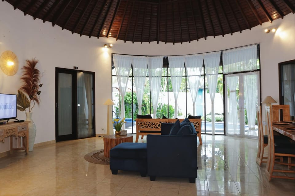 Communal lounge/ TV room, Living room, Seating area