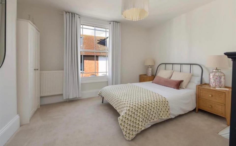 Open & Social Home from Home House in Whitstable