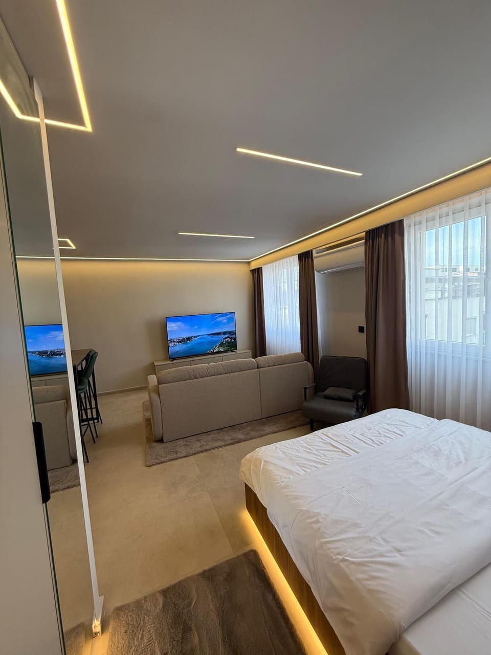 TV and multimedia, Photo of the whole room