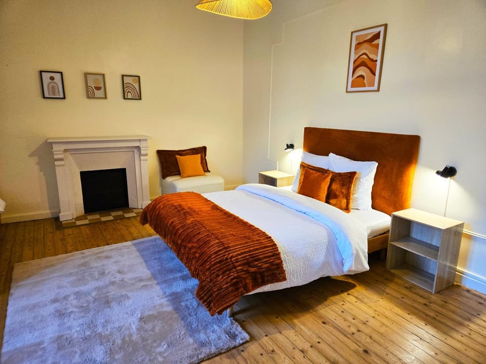 Bed, Photo of the whole room, Bedroom