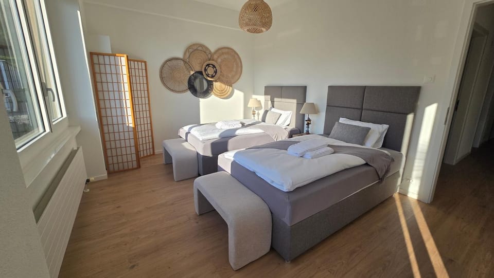 Bed, Photo of the whole room, Bedroom, air conditioner