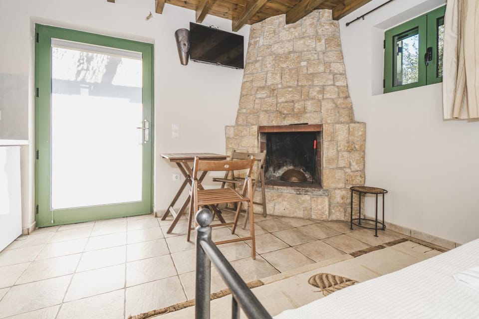 GAIA - Boutique Retreat Apartment in Messenia