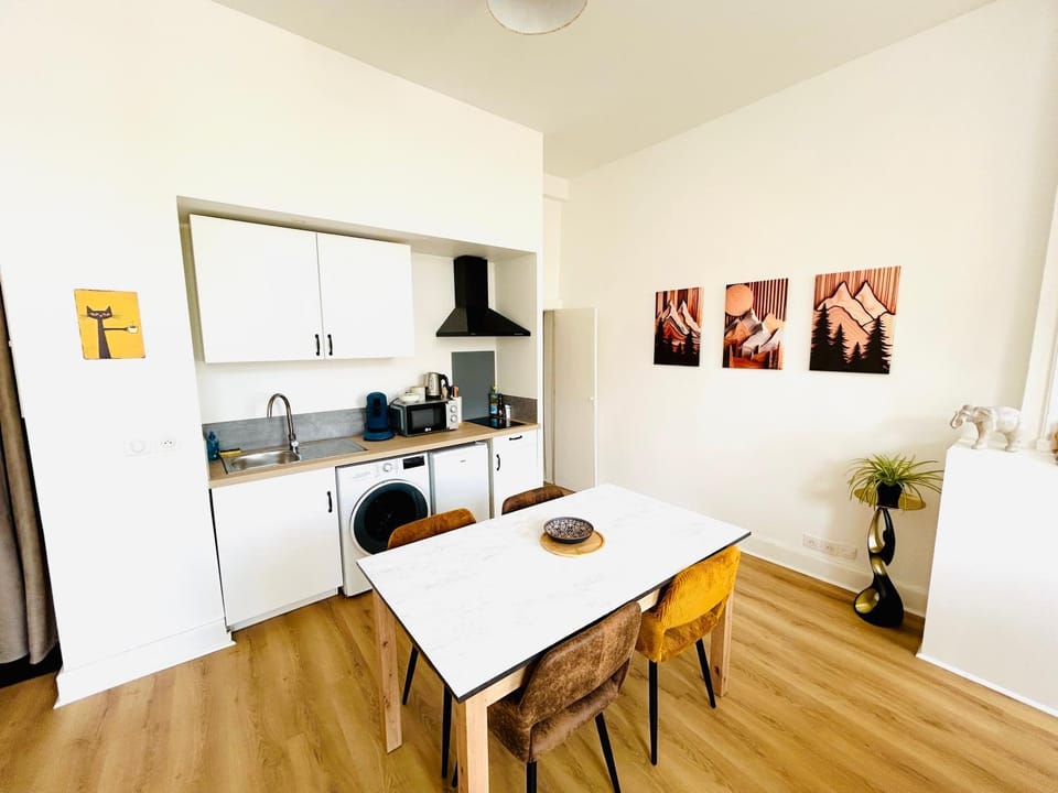 Dining area, kitchen