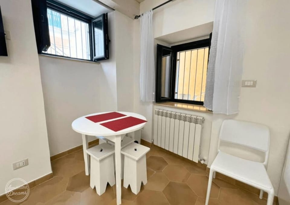 Dining area, internet