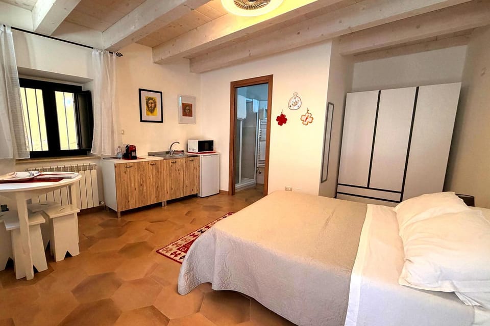 Bed, Kitchen or kitchenette, Dining area, Bedroom, wardrobe