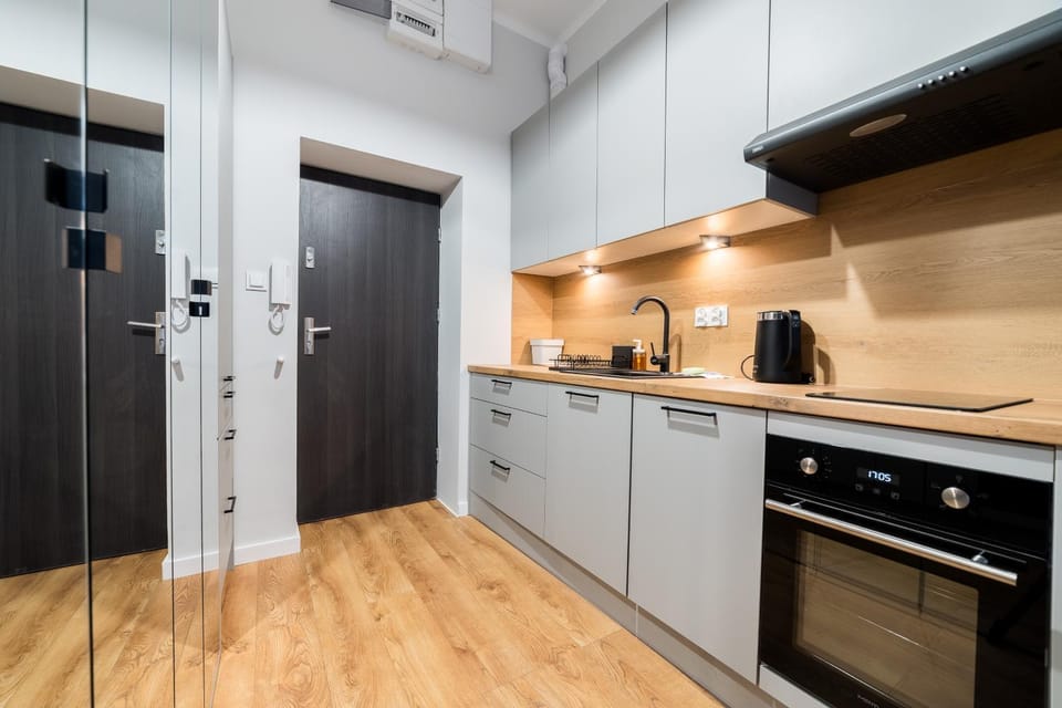 Coffee/tea facilities, Kitchen or kitchenette, dishwasher, oven, stove