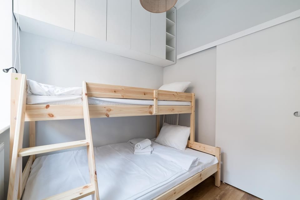 Bed, Photo of the whole room, Bedroom, bunk bed, towels