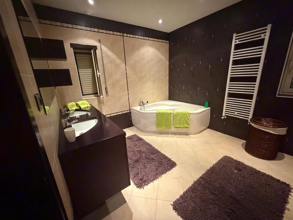 Bathroom, Bedroom, Bath