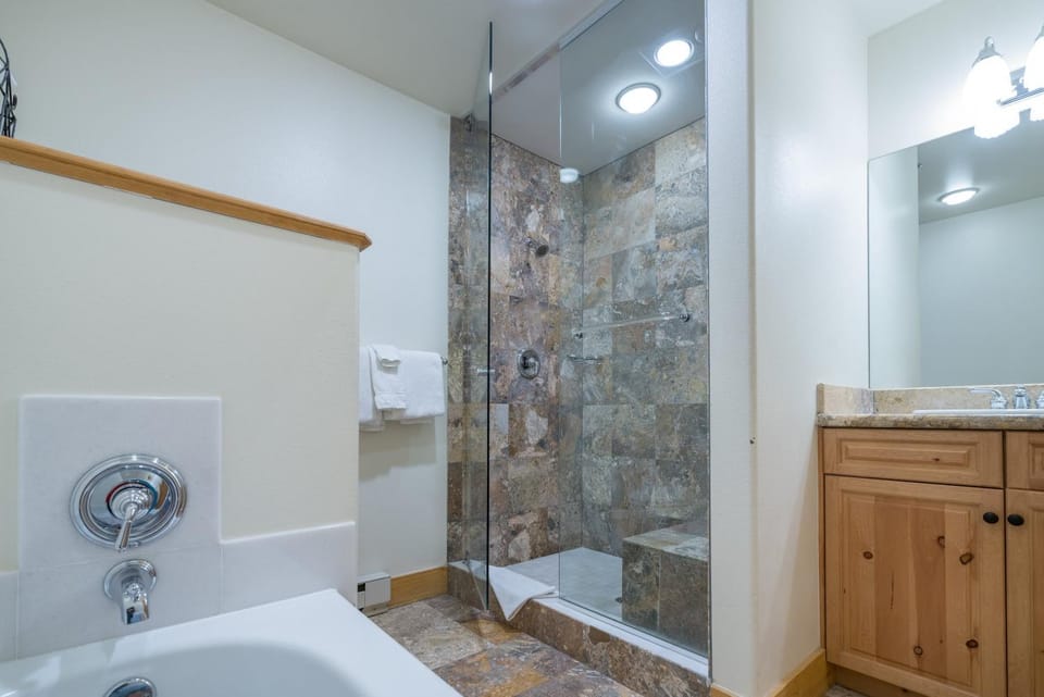 Bear Creek Lodge 305B Hotel Room Hotel in Mountain Village