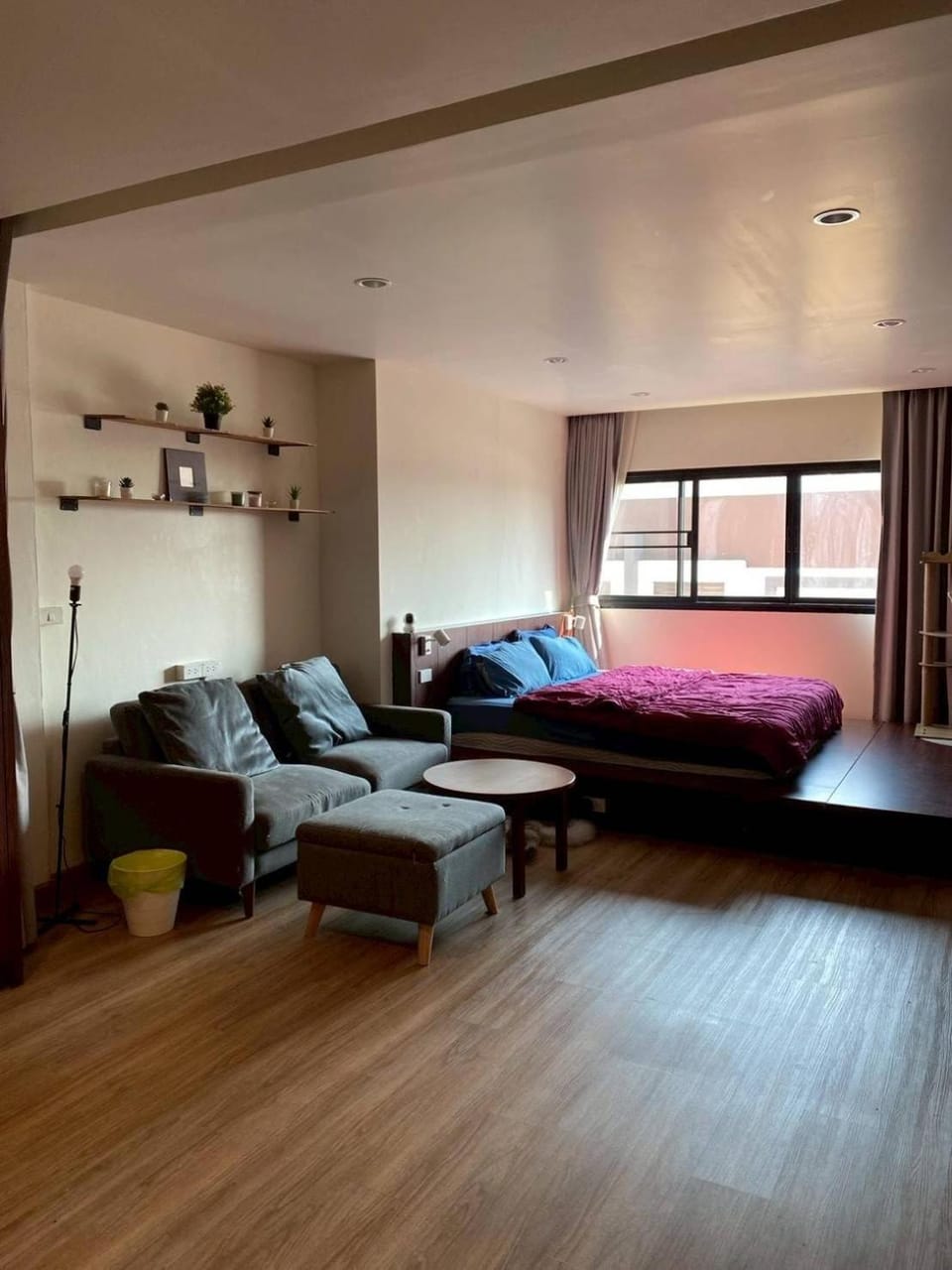 Bed, Seating area, Bedroom