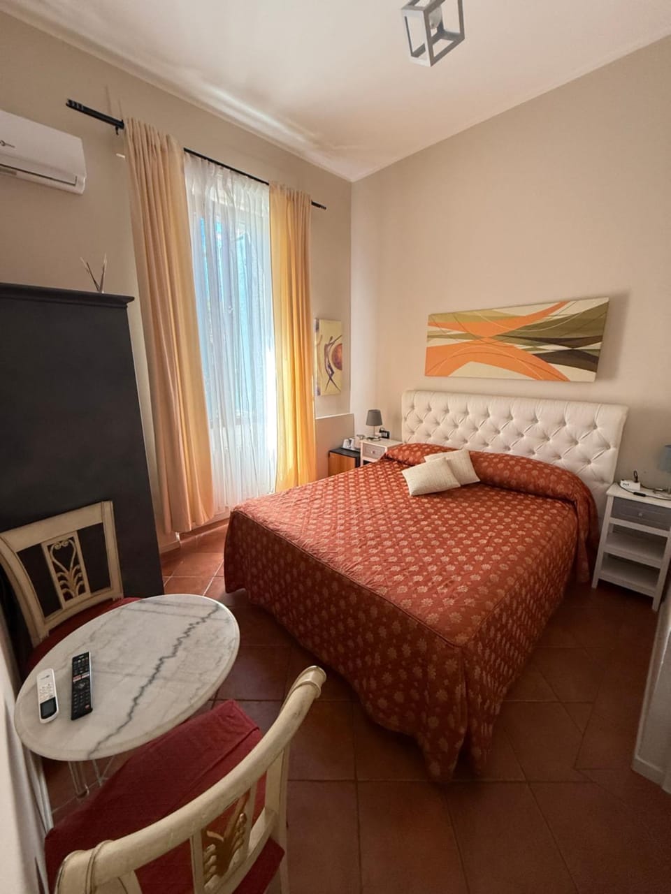 Bed, Photo of the whole room, Bedroom, air conditioner