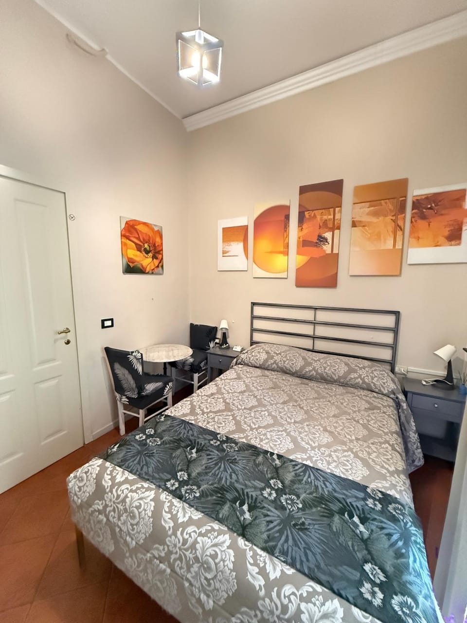 Bed, Living room, Photo of the whole room, Seating area, Bedroom