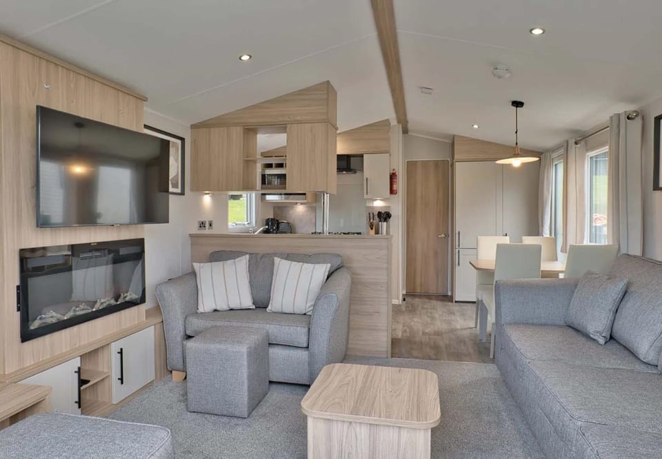 TV and multimedia, Kitchen or kitchenette, Living room, Seating area