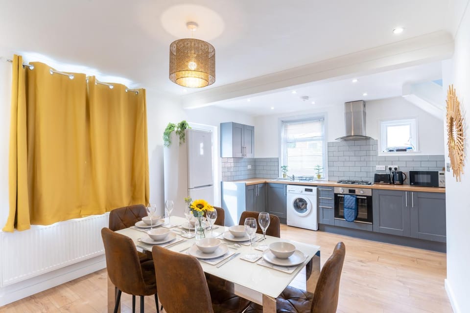 Kitchen or kitchenette, Seating area, Dining area, oven, stove, toaster, washing machine