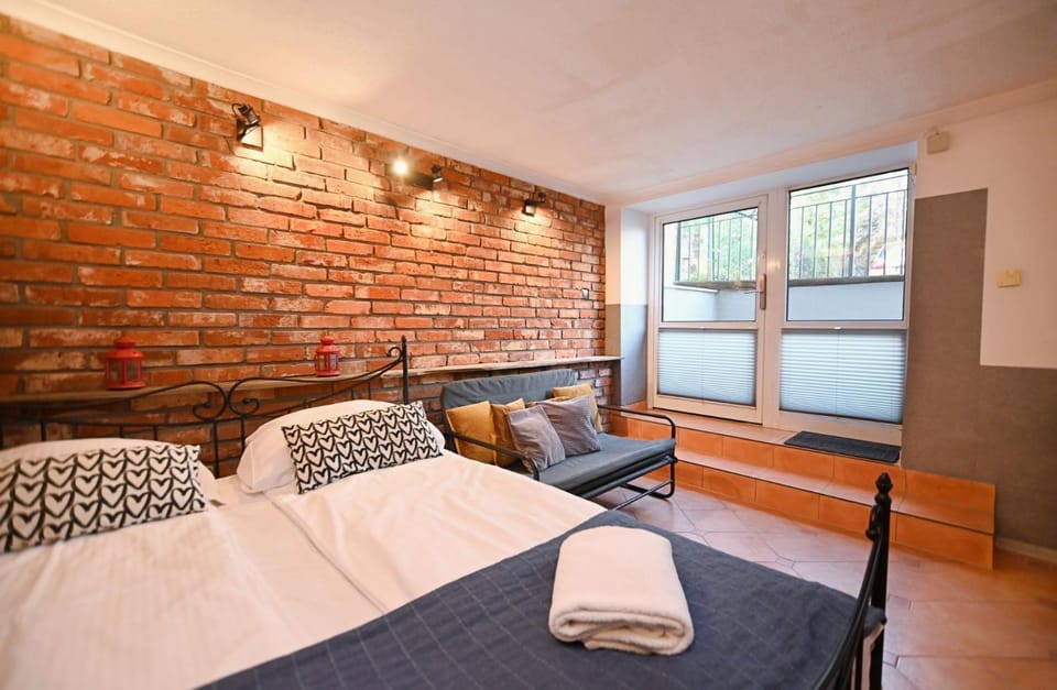 Bed, Seating area