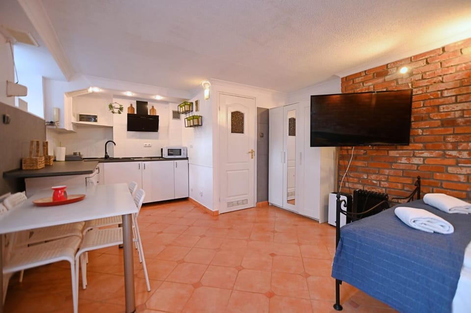 TV and multimedia, Kitchen or kitchenette, Dining area