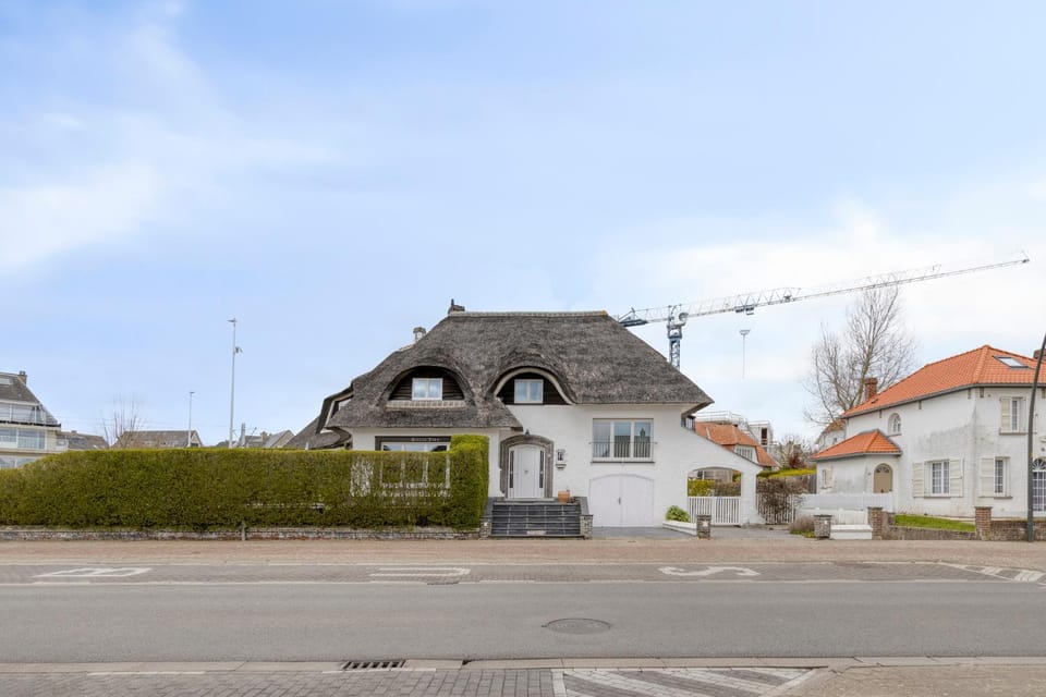 Property building, Neighbourhood