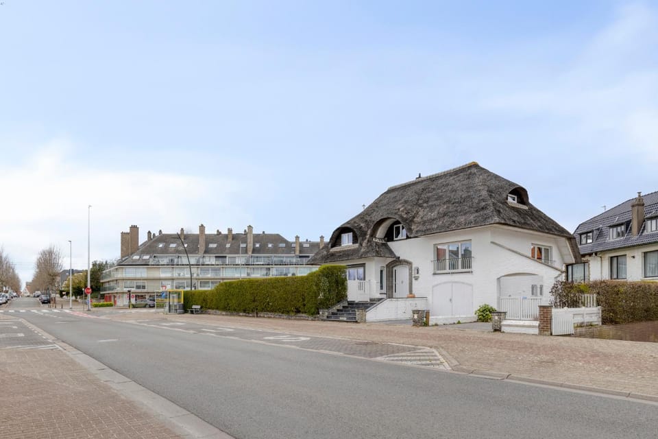 Property building, Neighbourhood