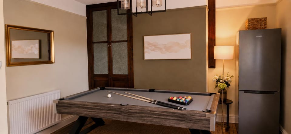 Billiard, Game Room