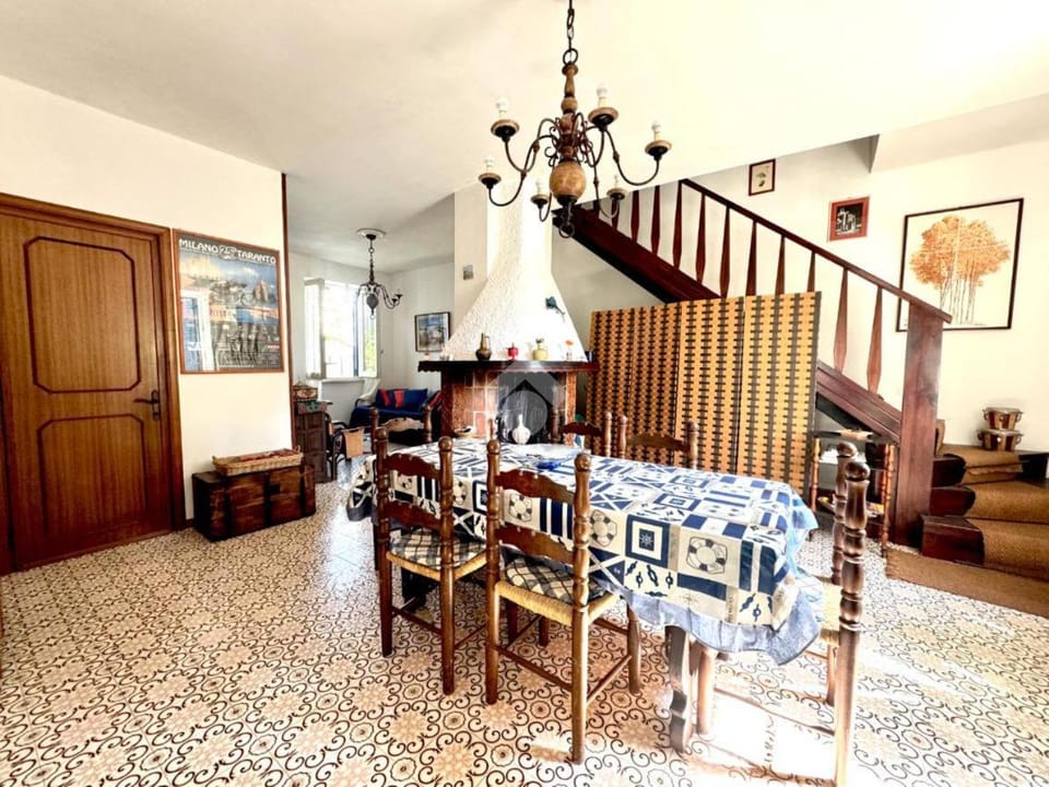 Living room, Photo of the whole room, Dining area