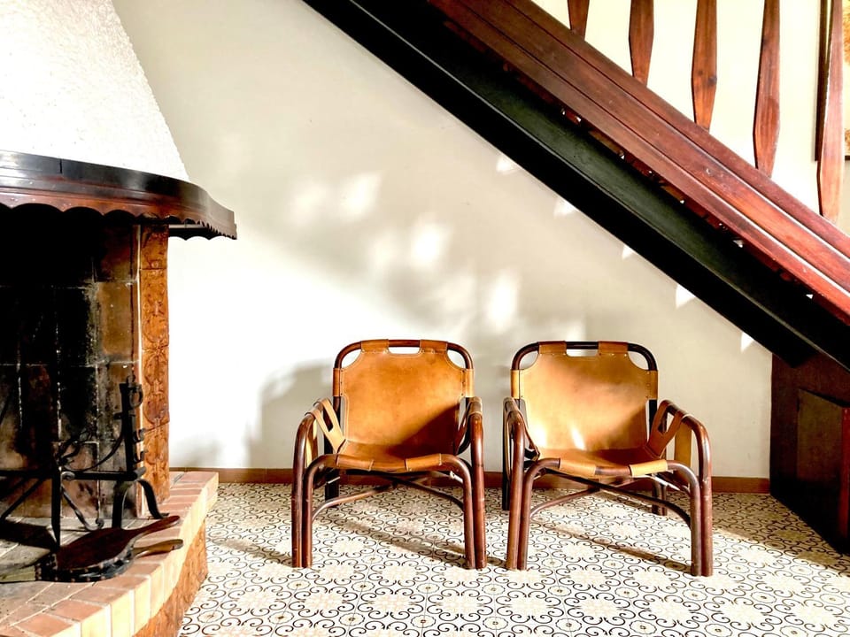 Living room, fireplace