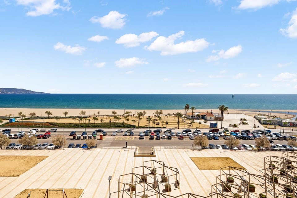 Neighbourhood, Beach