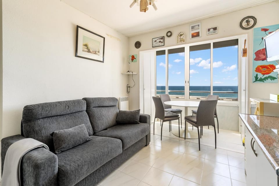 Living room, Sea view