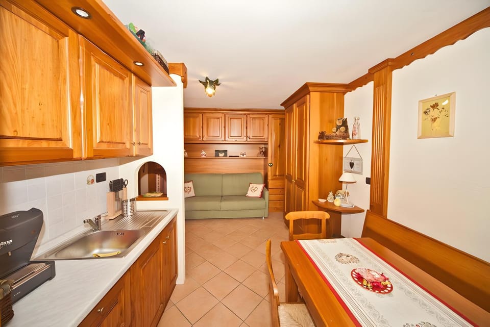 Kitchen or kitchenette, Living room