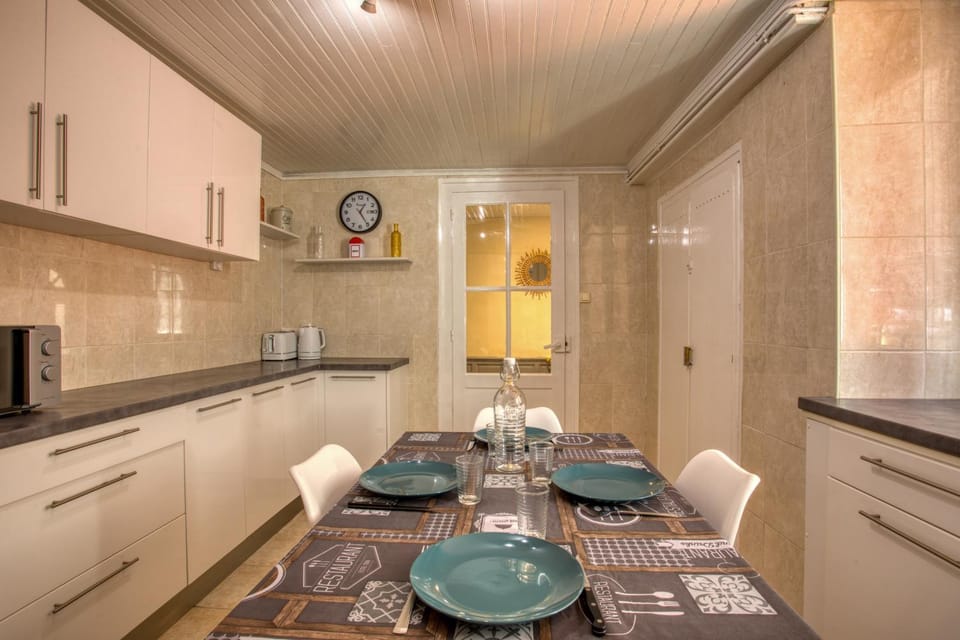 Dining area, kitchen