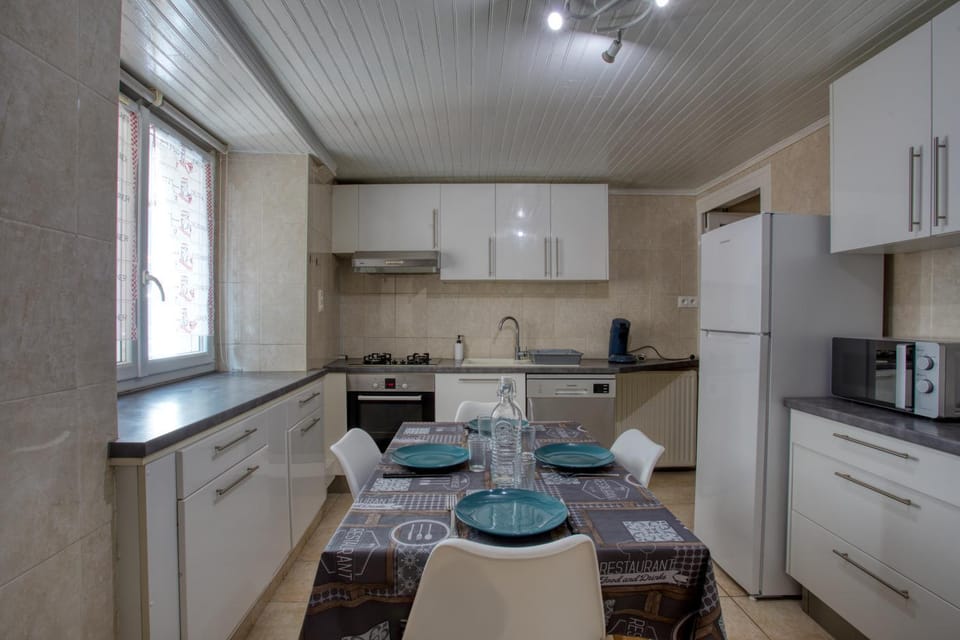 Dining area, kitchen