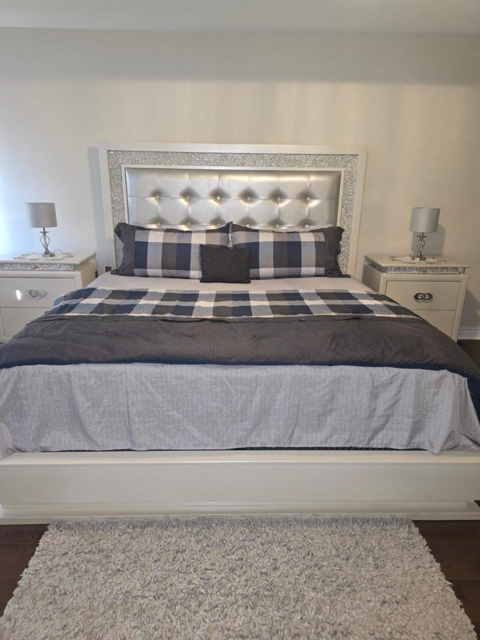 Spacious family friendly 2 bedroom home Apartment in Halton Hills