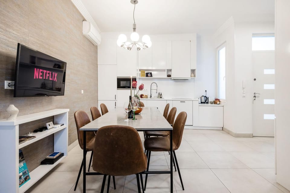 TV and multimedia, Kitchen or kitchenette, Dining area