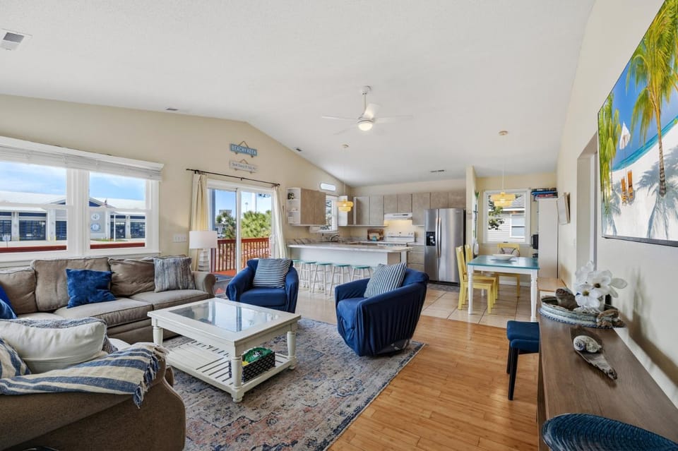 5085 - Knapp's at the Beach House in Kill Devil Hills