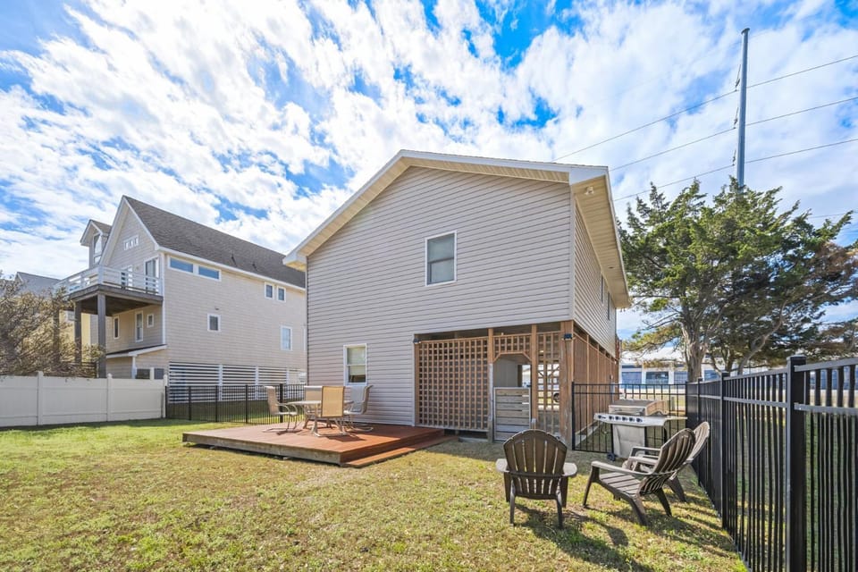 5085 - Knapp's at the Beach House in Kill Devil Hills