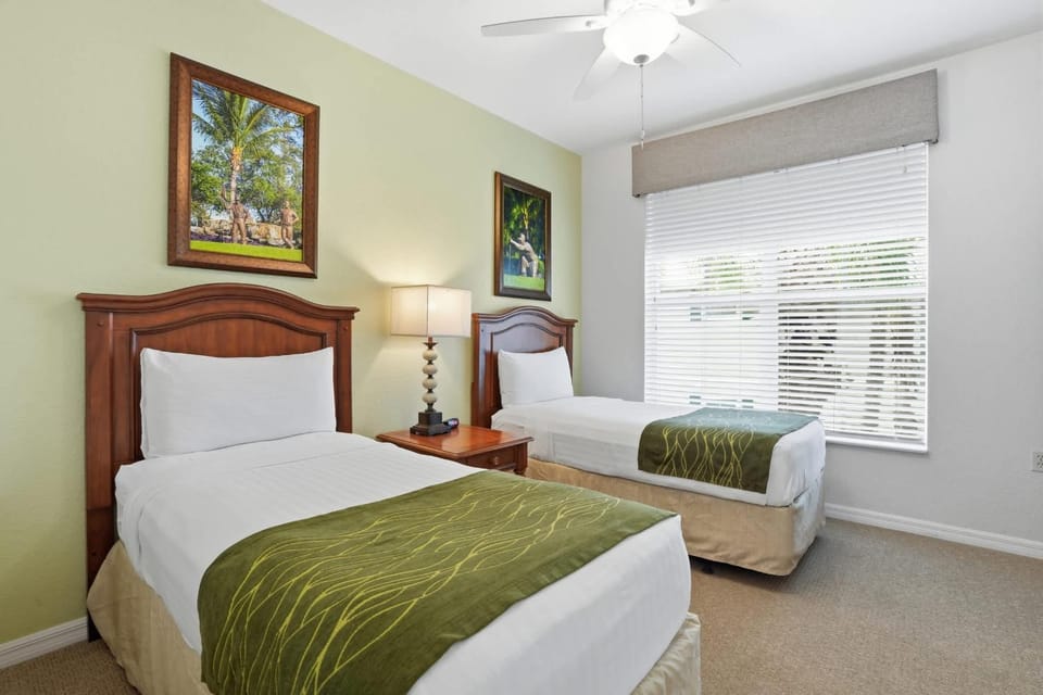 #926 End Unit 3BR Retreat - Golf & Water Views House in Lely Resort