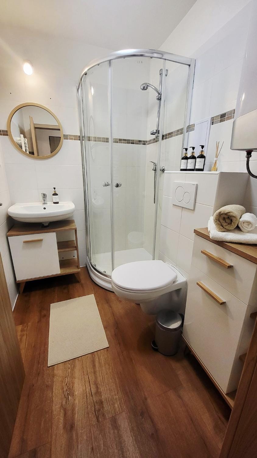 Shower, Toilet, Bathroom
