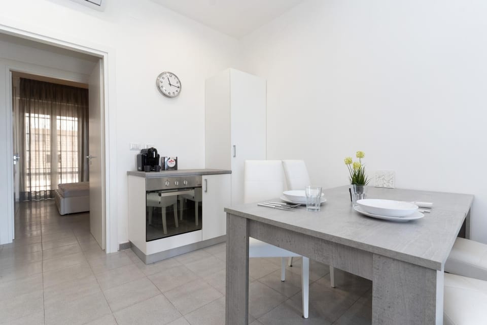 Coffee/tea facilities, Dining area, oven
