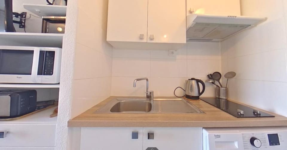 studio en rez-de-chaussée avec balcon à proximité des thermes en centre-ville Apartment in Balaruc-les-Bains